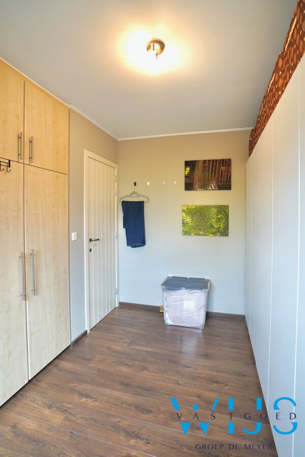 Charmant instapklaar tweeslaapkamer appartement in centrum Ertvelde! 