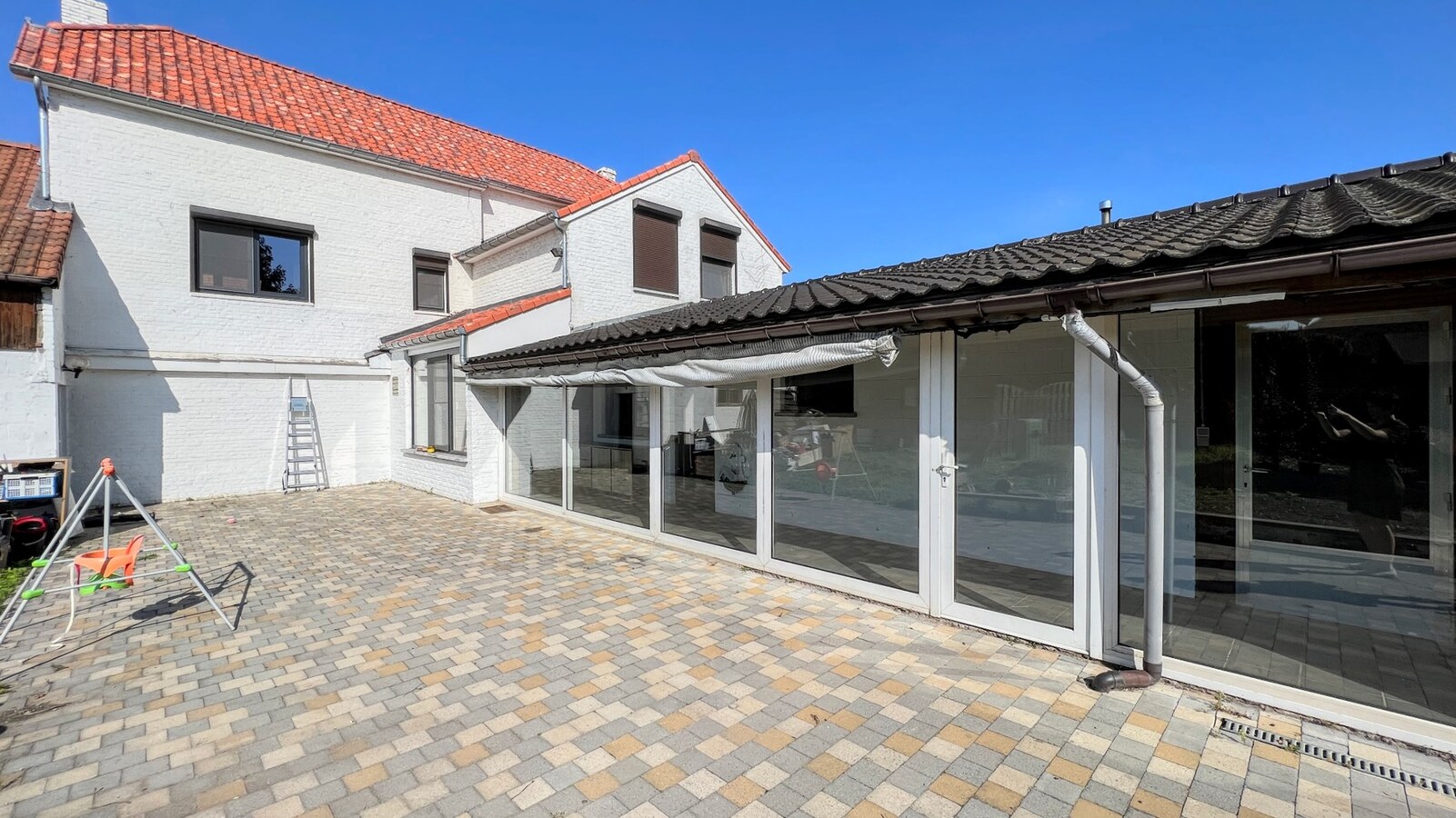 Ruime gezinswoning op zonnig perceel van 1175 m² 