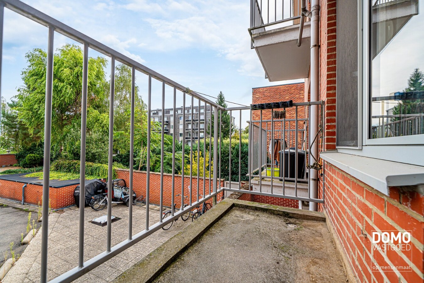 INSTAPKLAAR 1 SLAAPKAMERAPPARTEMENT VAN 58M2 MET TERRAS, GARAGEBOX EN BERGING BINNEN DE GROTE RING VAN HASSELT 