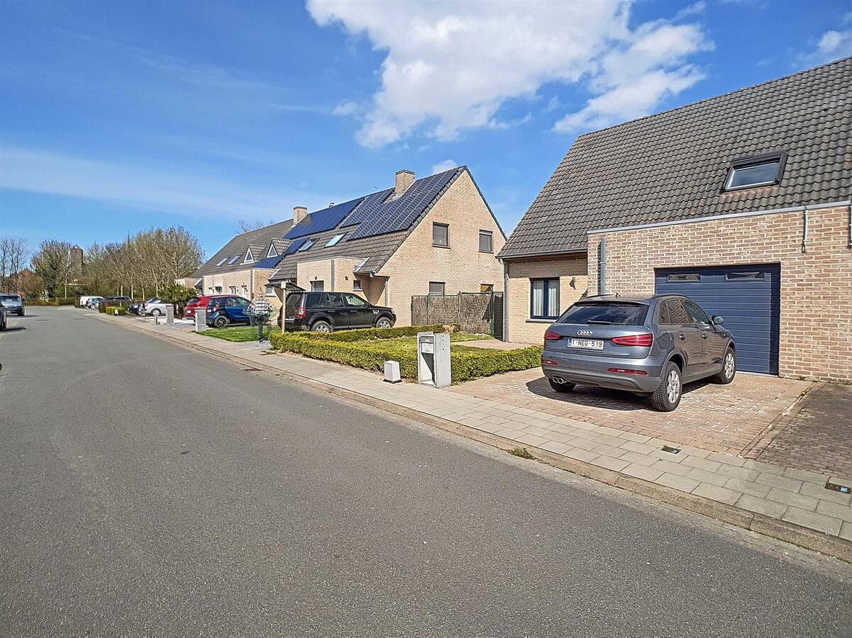 Halfopen gezinswoning in rustige woonwijk - Dudzele 