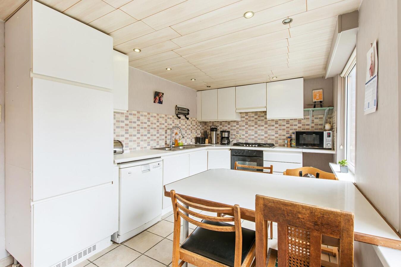 Ruime halfopen  woning met zuidgerichte tuin en garage 
