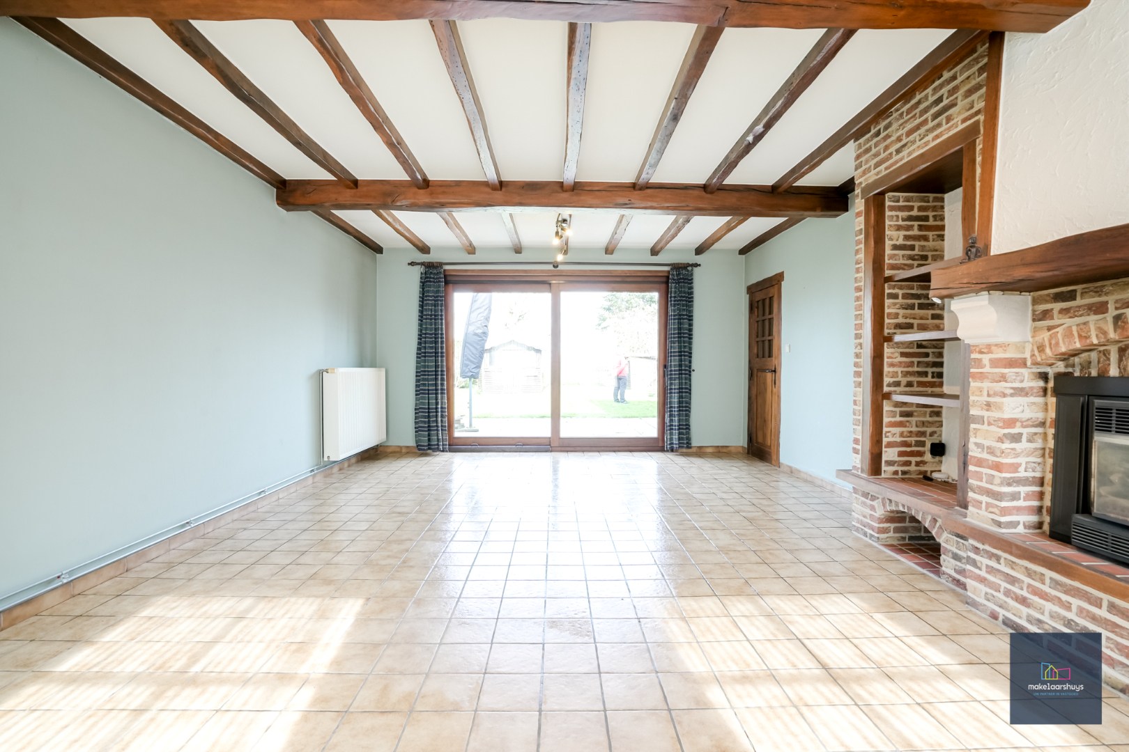 Ruime  halfopen bebouwing  met  zonnige tuin, terras en garage in Waarschoot 