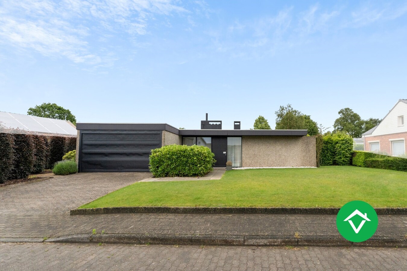 Alleenstaande woning met 4 slaapkamers en dubbele garage te Koekelare 