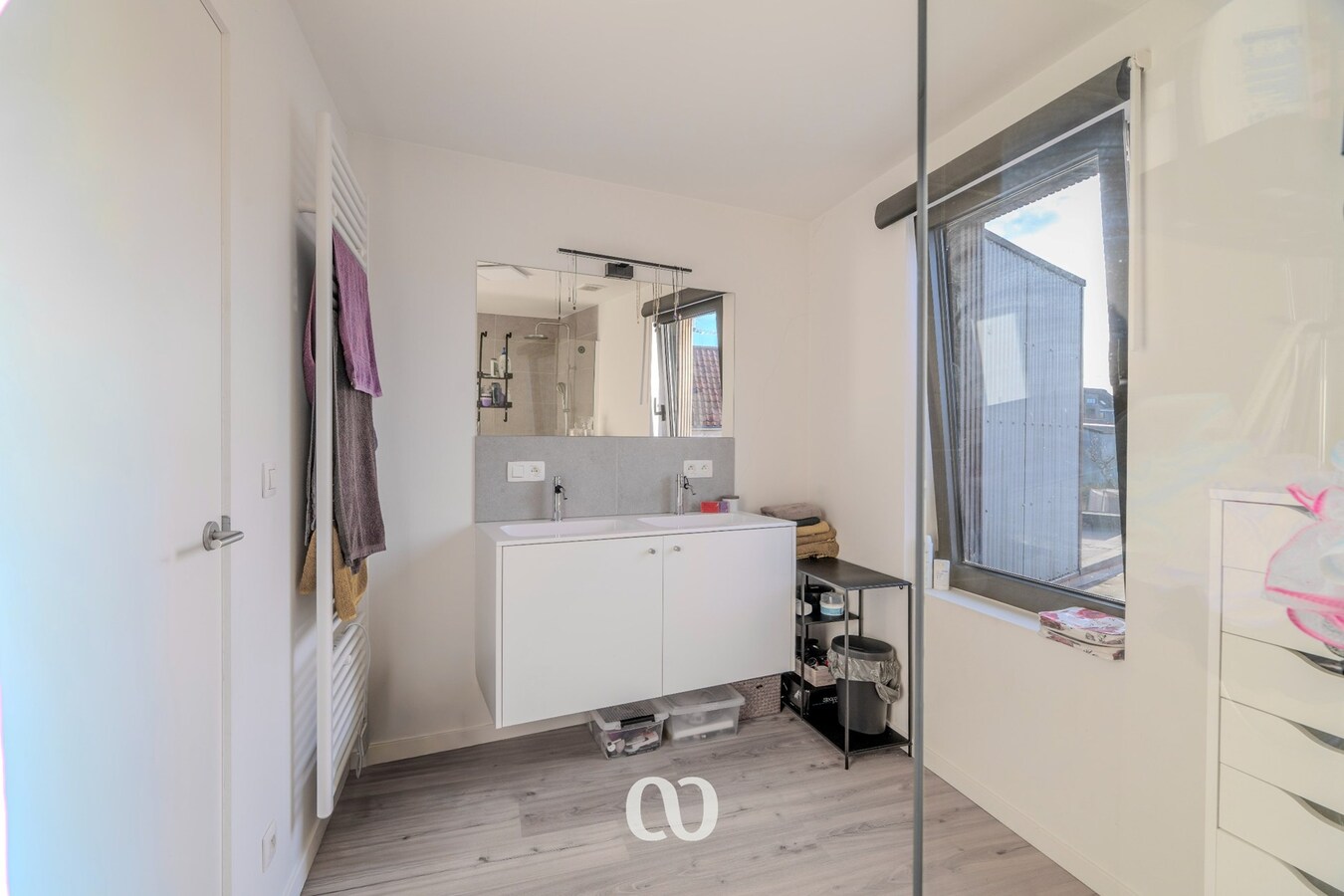 Volledig gerenoveerde woning met 3slpk en mooie tuin 