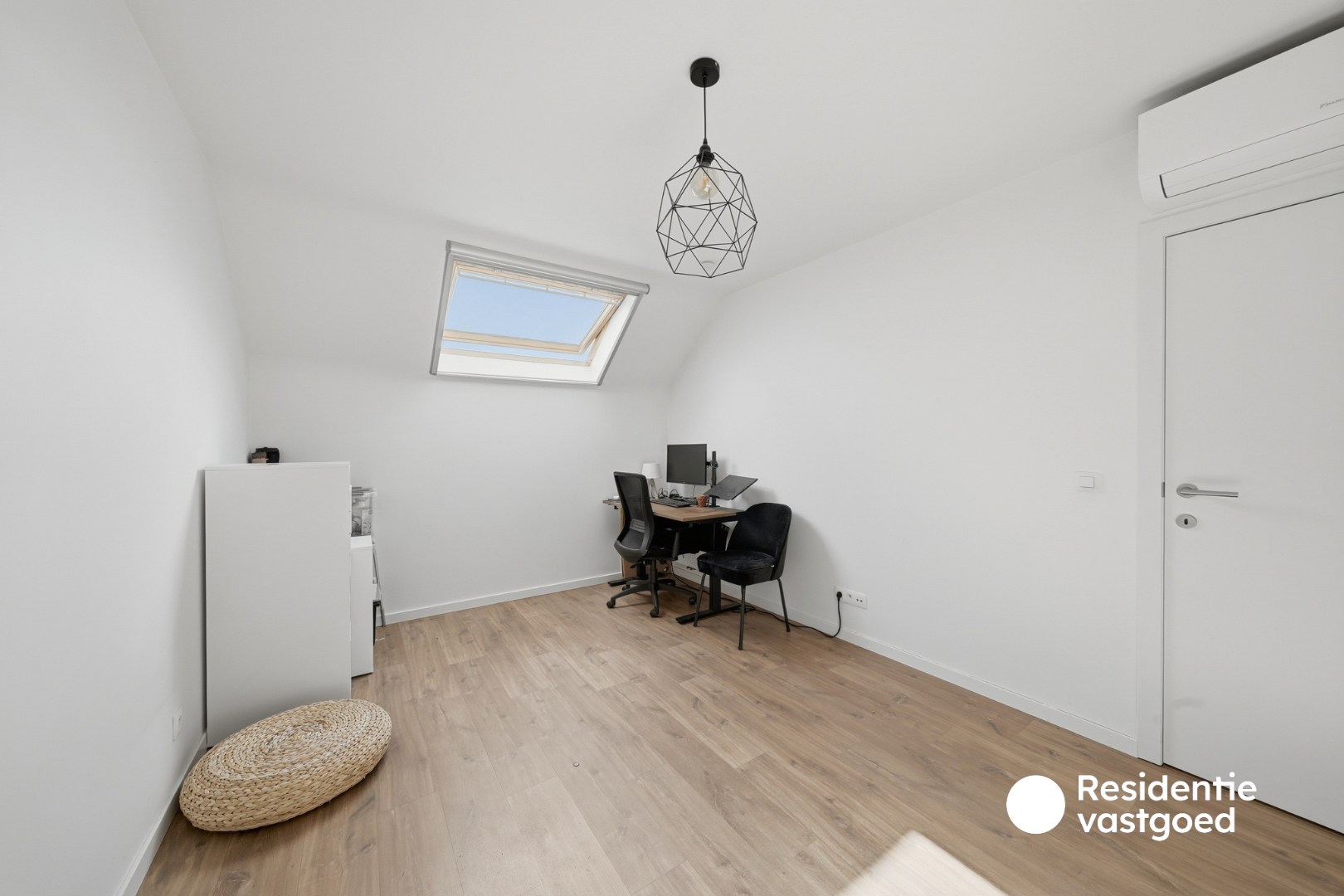 Instapklare woning te koop met garage en tuin! 