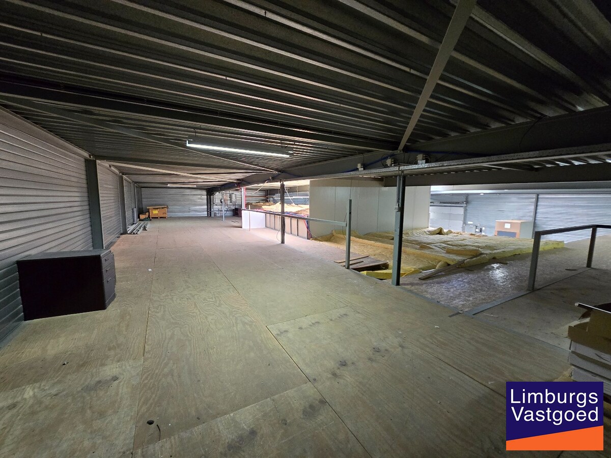 Bedrijfsgebouw - groot 831m² - centraal gelegen op het industrieterrein 