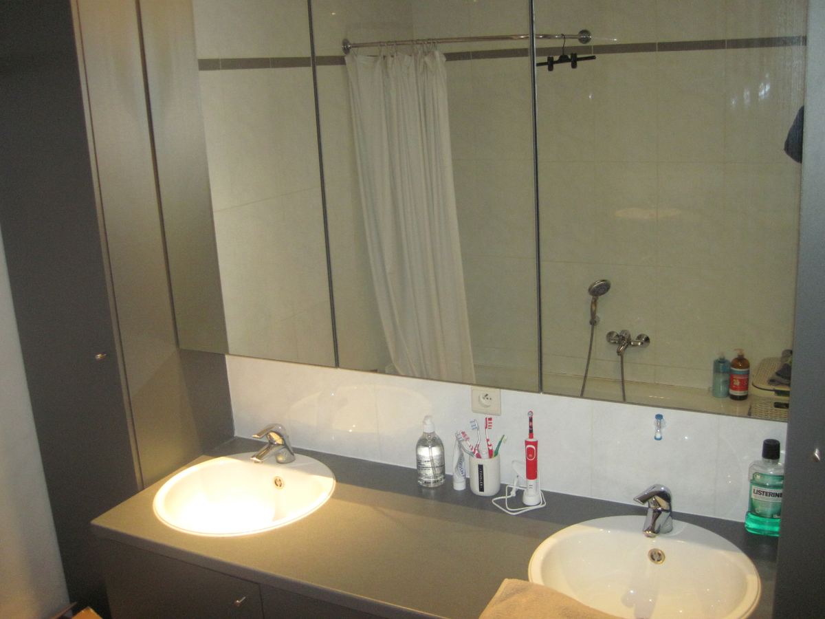 Gelijkvloers appartement. Aangenaam wonen ! 