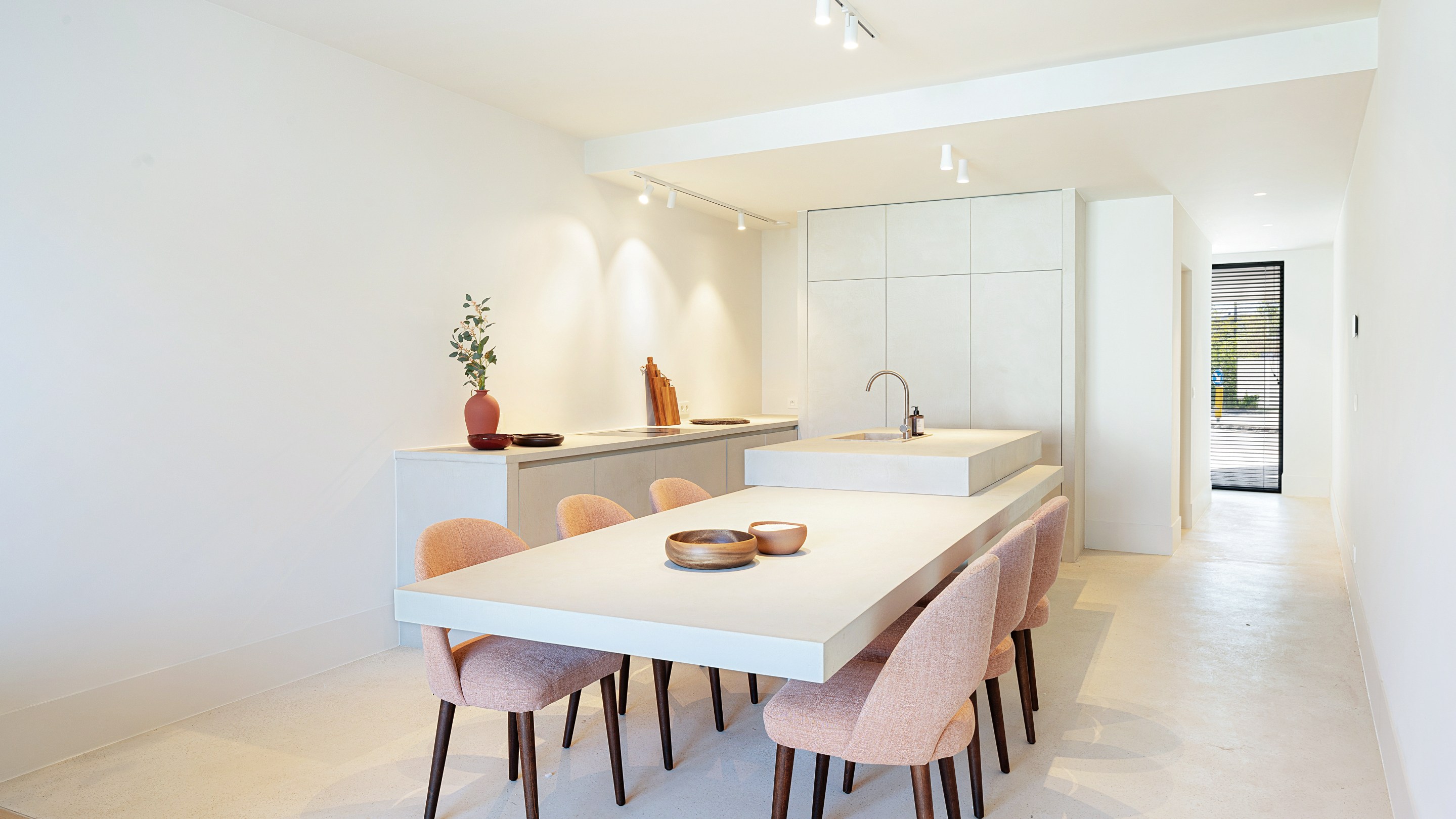 Prachtig afgewerkte nieuwbouwwoning met 4 slaapkamers gelegen in het oude Knokke. 