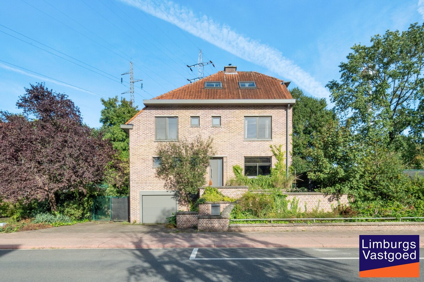 Centraal gelegen woning, 4 slpk, 180 m² bewoonbare oppervlakte, 9a 99ca 
