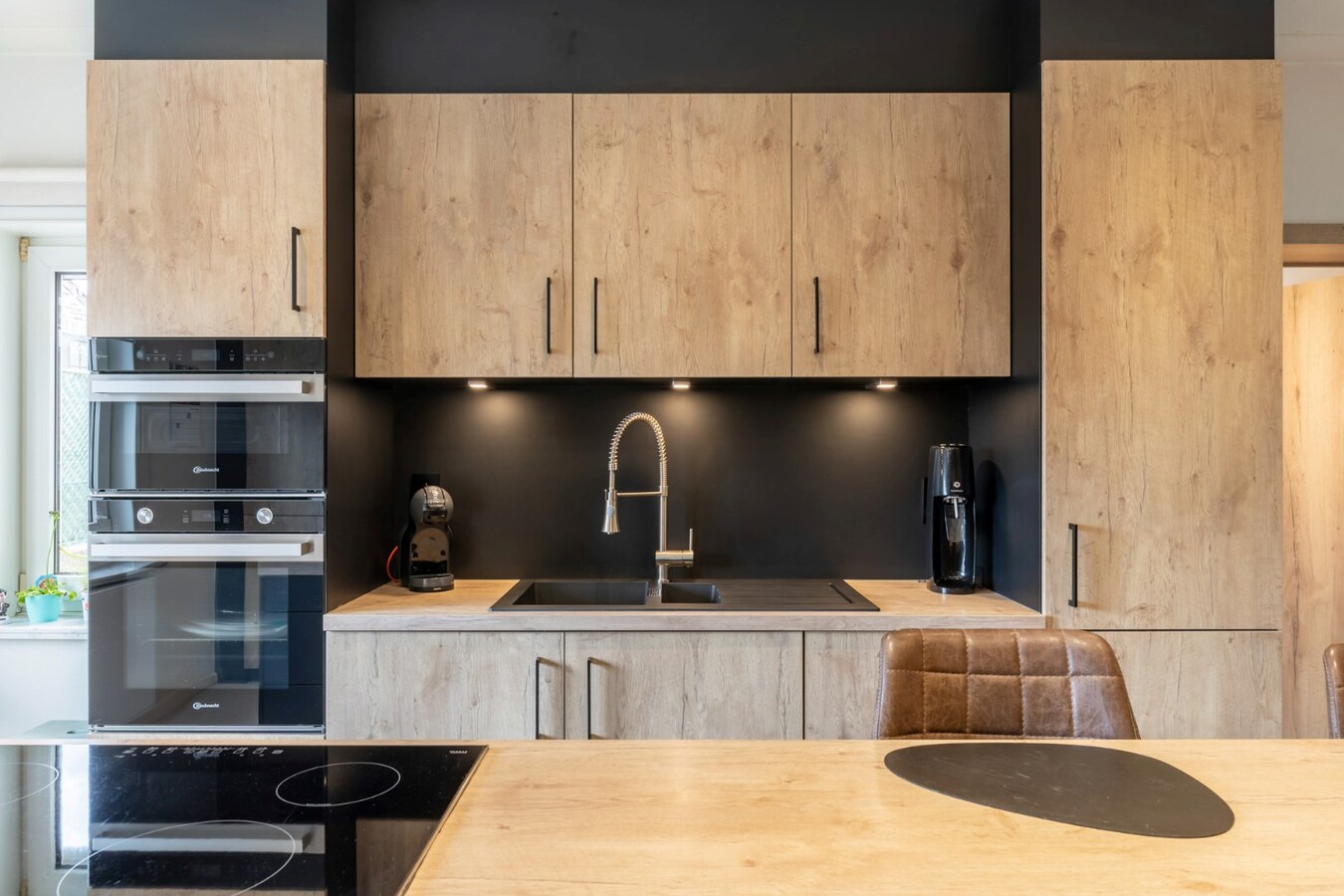 Ruime woning met 4 slaapkamers op een zeer ruim perceel. 