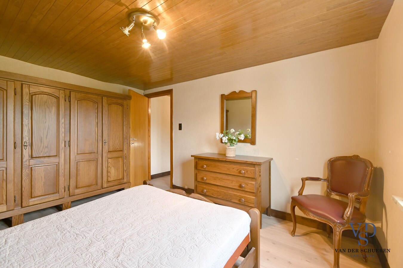 Te renoveren woning met uniek uitzicht op de omliggende akkers 