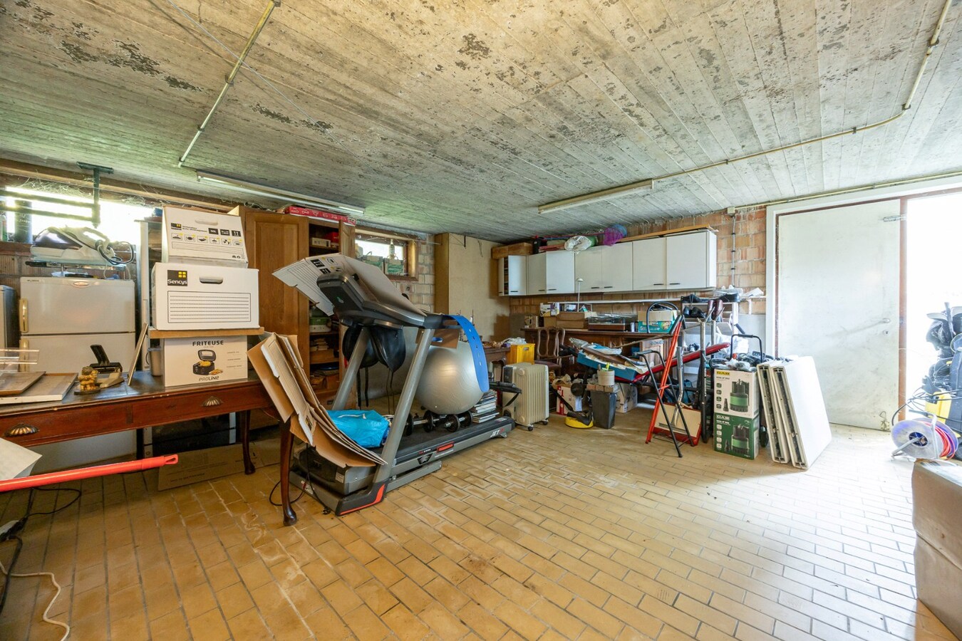 Te renoveren villa met 5 slaapkamers en prachtige tuin op toplocatie 