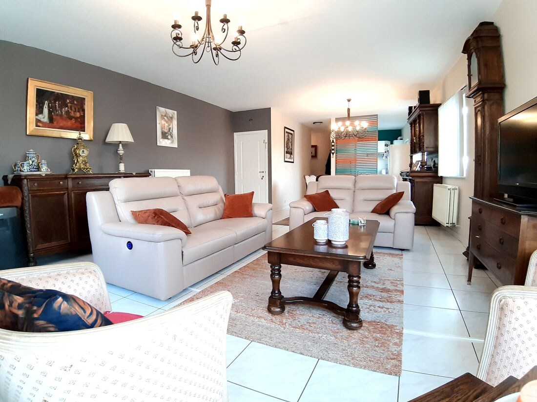 Ruim Duplex appartement te Stokkem centrum 