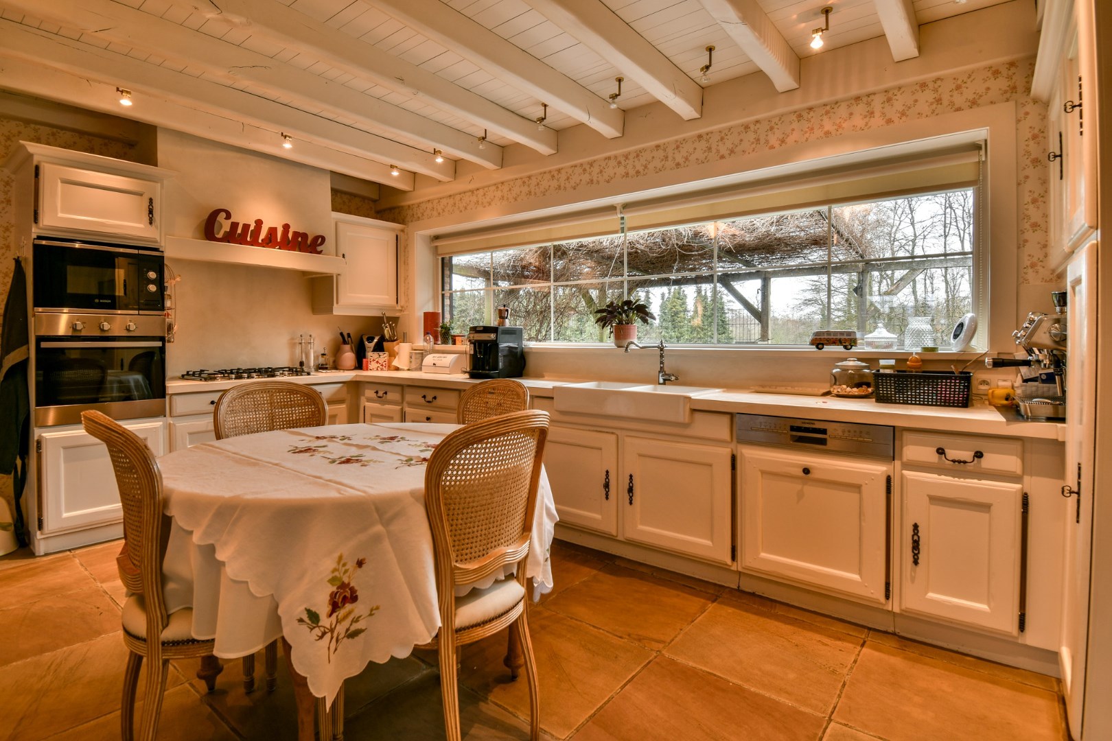 Exclusief domein met restaurant/feestzaal en luxueuze woning op 5 Ha te Torhout 