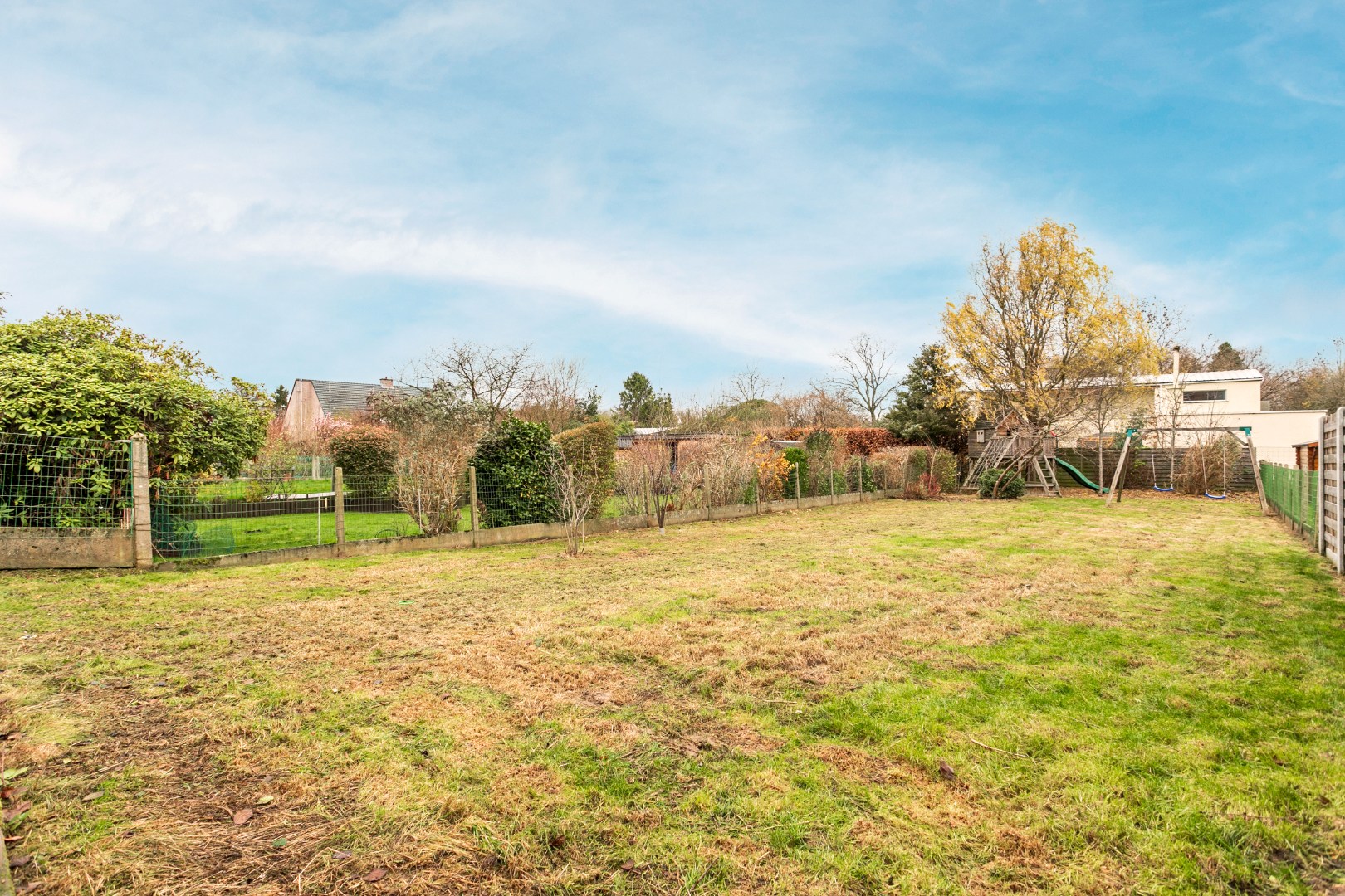 Instapklare woning met 4 slpk op perceel van 5a 45ca 