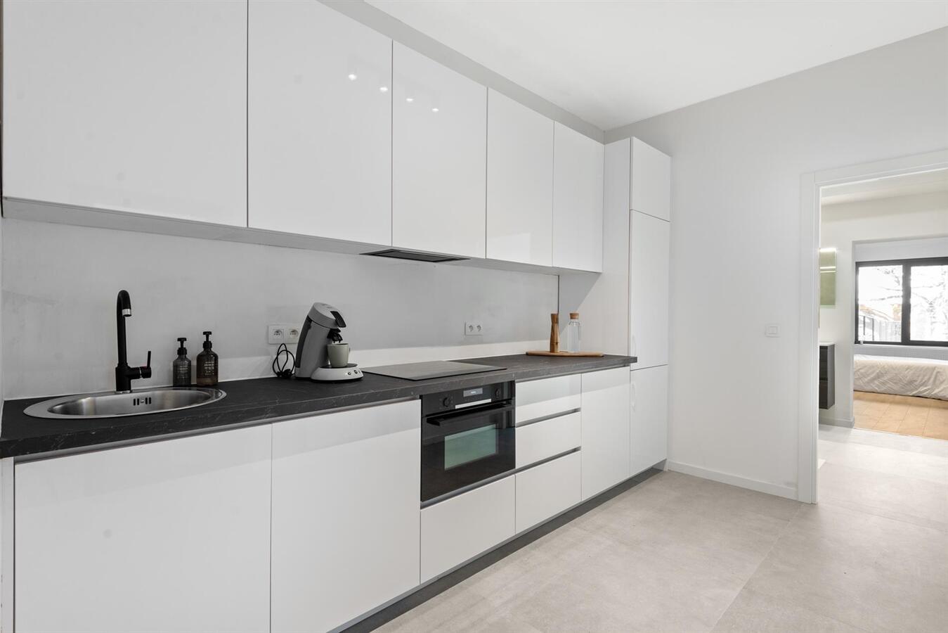 Gerenoveerd gelijkvloers appartement met ruime tuin! 