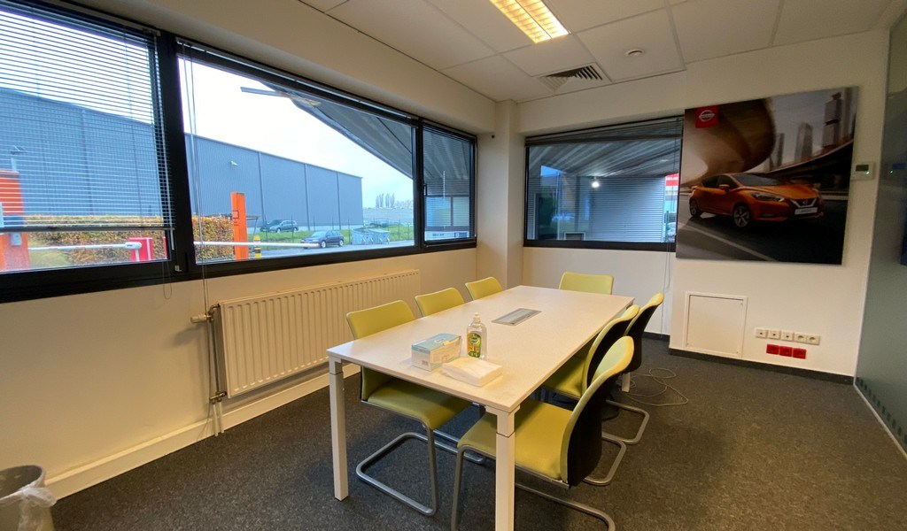 Ingedeelde kantoorruimte te huur in Aartselaar