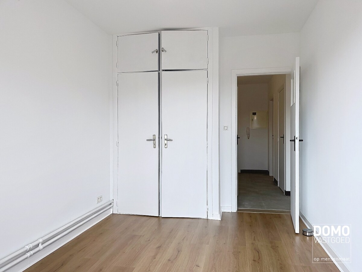 APPARTEMENT MET 2 SLAAPKAMERS EN GARAGEBOX NABIJ CENTRUM VAN HASSELT 