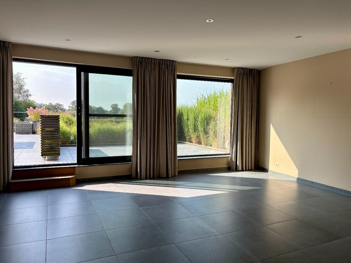 Prachtig, ruim duplex-appartement 115 m² met ruim terras in centrum Sint-Antonius 