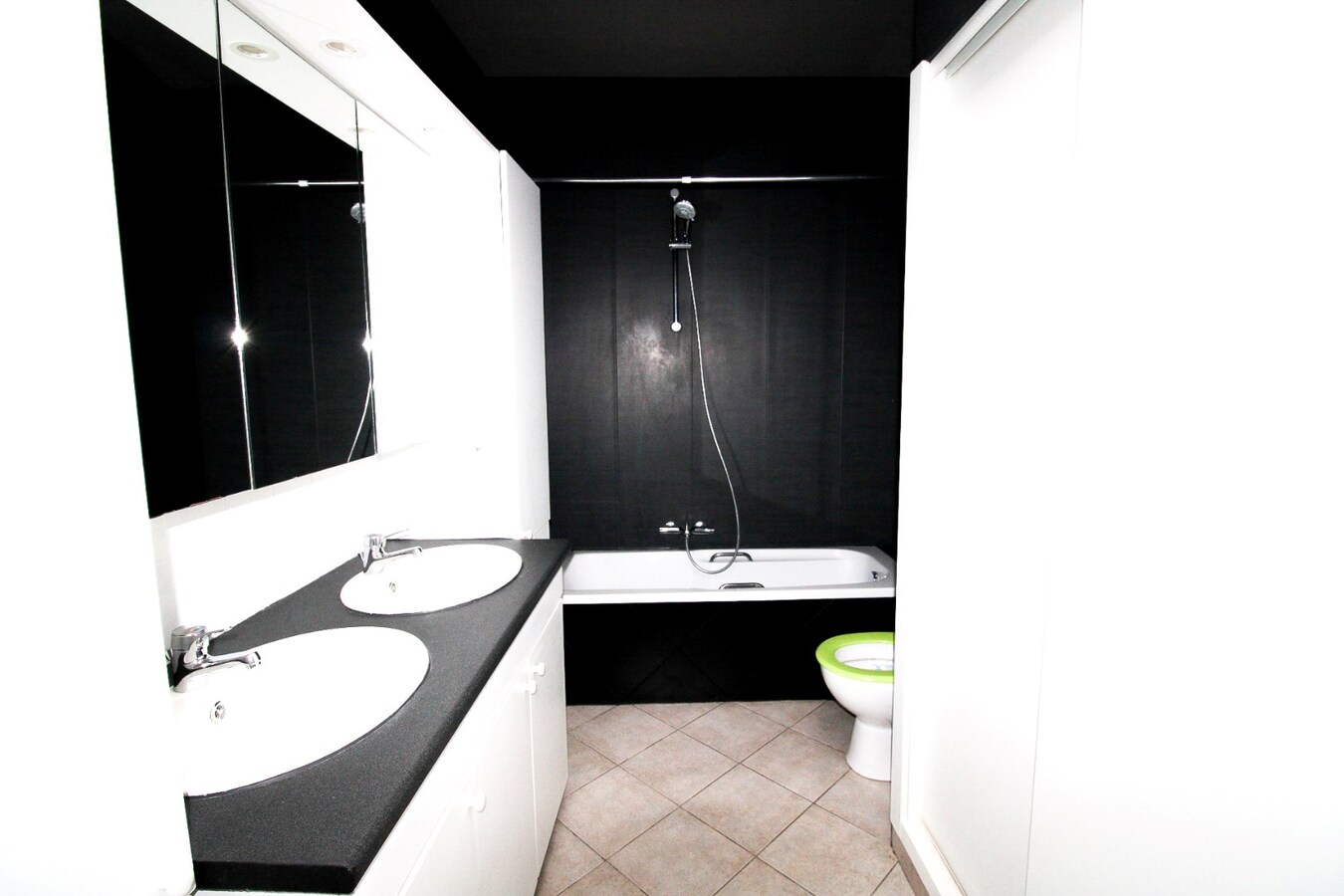 Charmante instapklare woning met 3 ruime slaapkamers en terras in het hartje Sint-Niklaas 