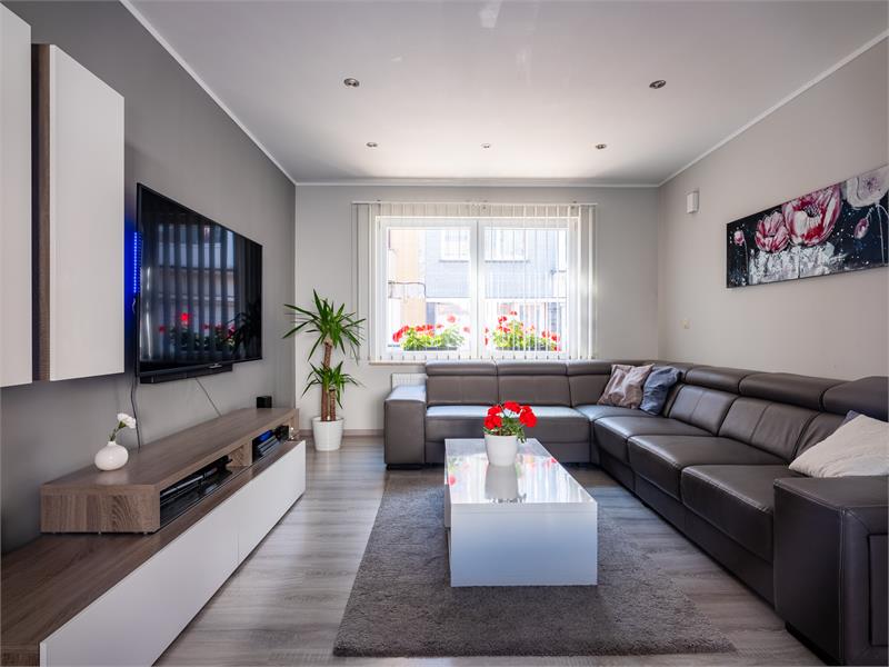 Ruime, subliem gerenoveerde woning in hartje Eeklo 