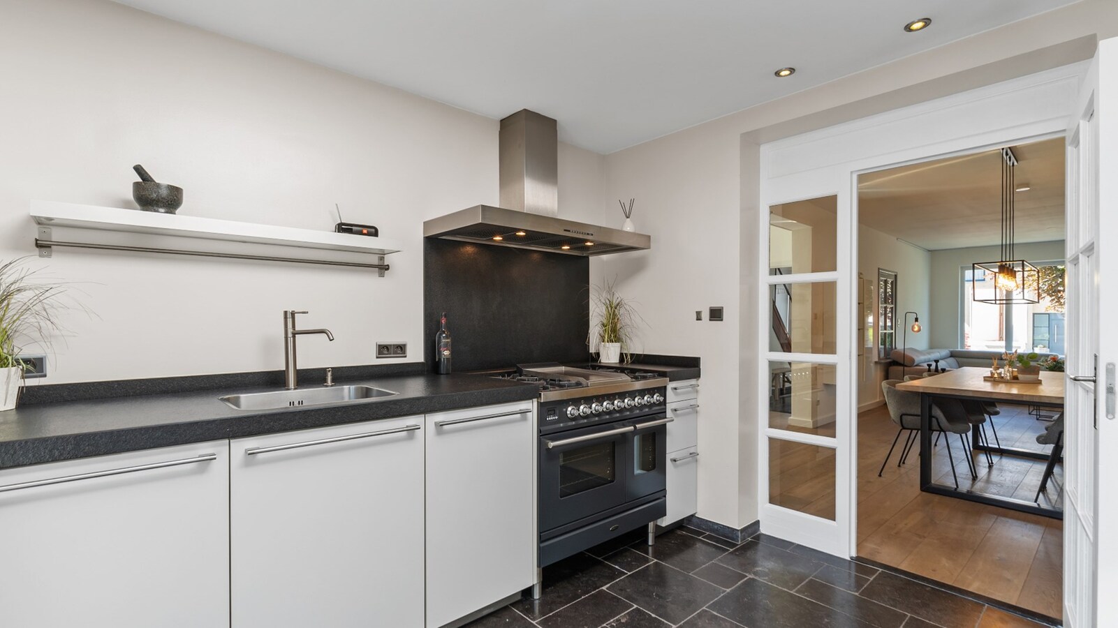 Volledig gerenoveerde, instapklare woning vlakbij Maastricht 