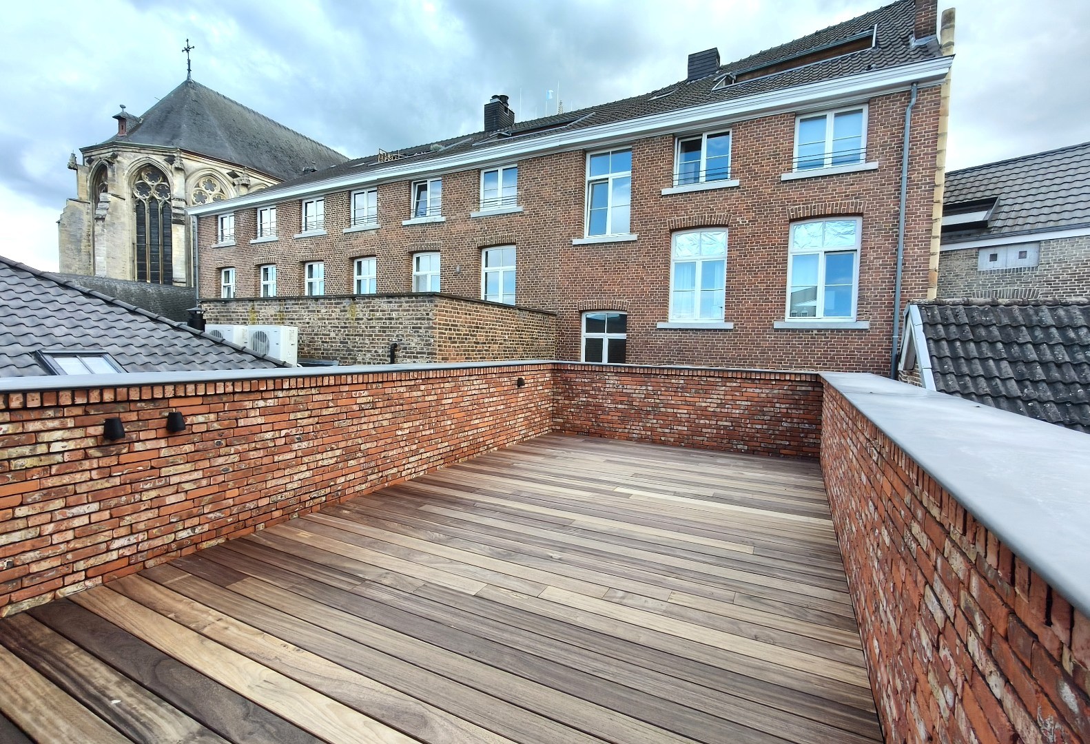 DUPLEX APPARTEMENT MET GROOT TERRAS 