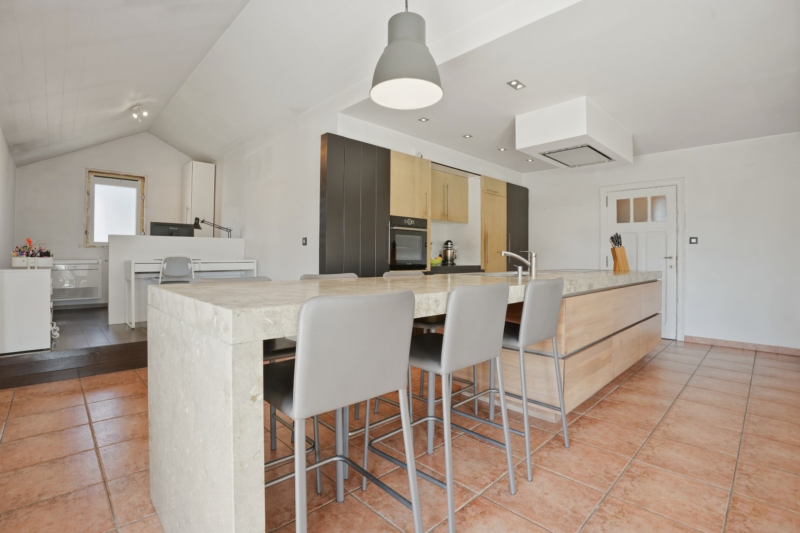 Instapklare open bebouwing met 5 slaapkamers op 1919m² te Merkem. 