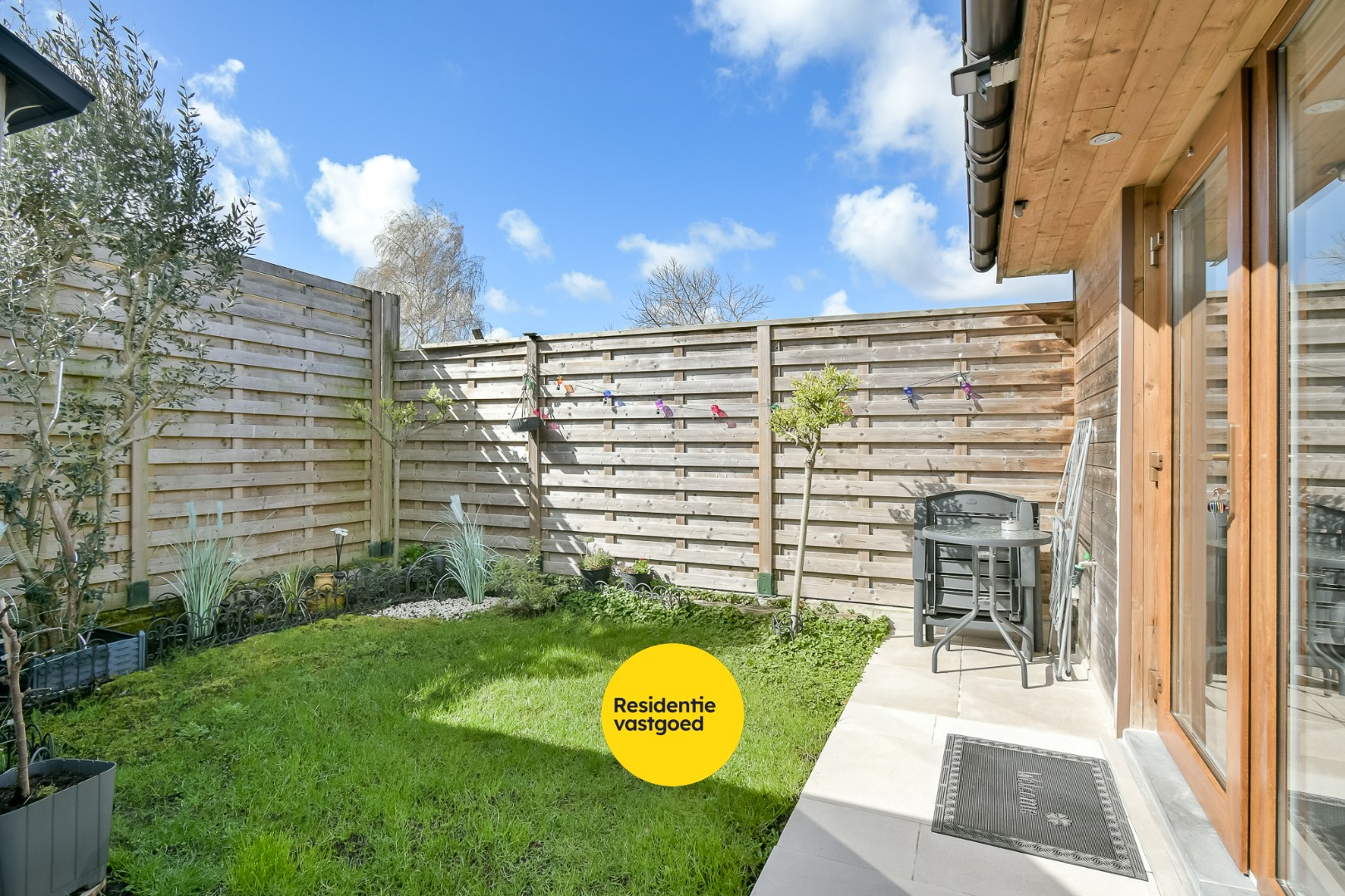 Halfopen woning met verhuurde buitenunit – extra inkomsten vanaf dag één! 