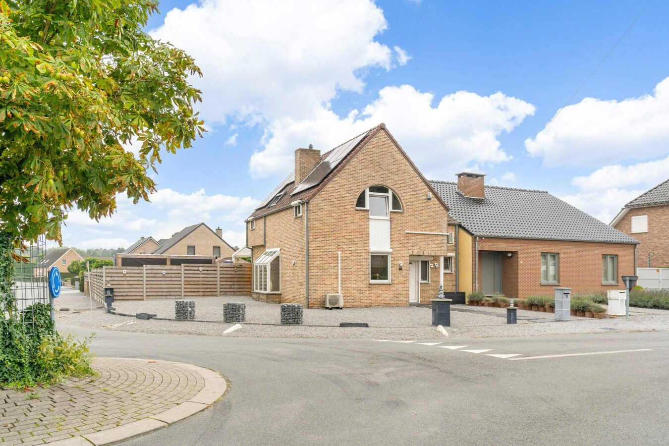 Gerenoveerde woning met tuin, garage en 3 slaapkamers in Opglabbeek - Perceeloppervlakte 684.00 - Bewoonbare oppervlakte 160.00 - Zuidoostelijke tuinoriëntatie 