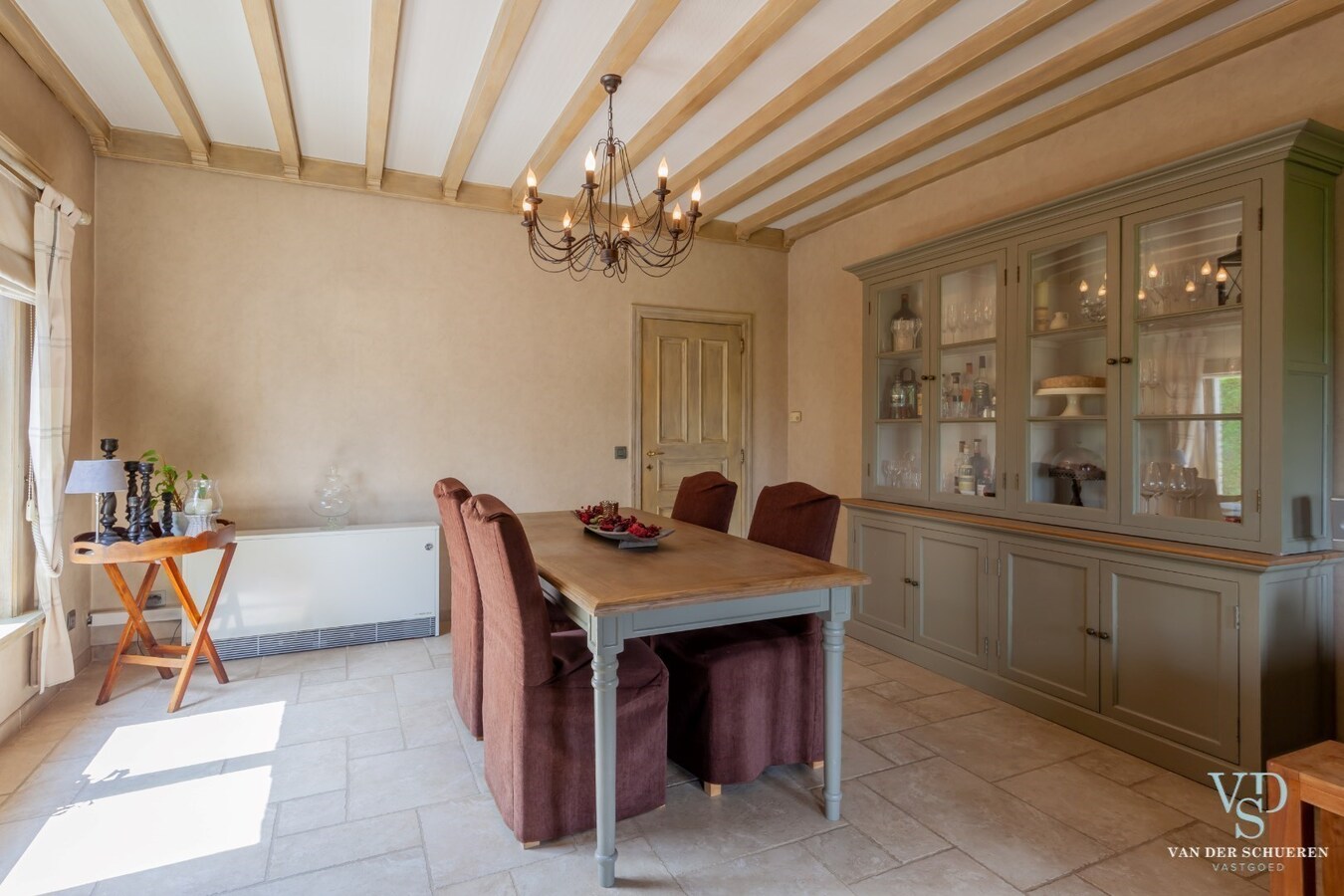 Landelijk wonen  (op gelijkvloers). 