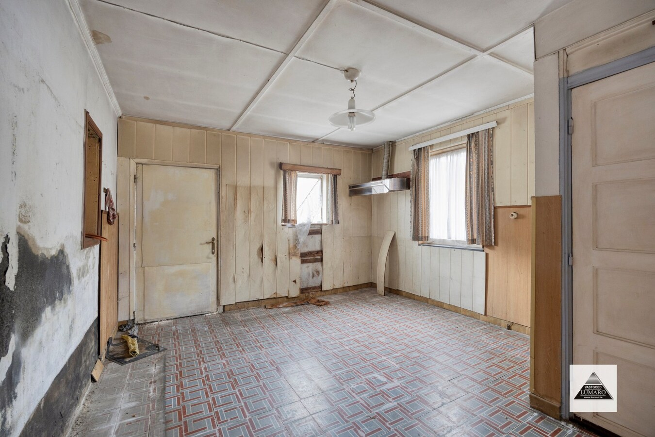 Te renoveren langgevel-hoeve op 3.536 m² in Maasdorp Boorsem 