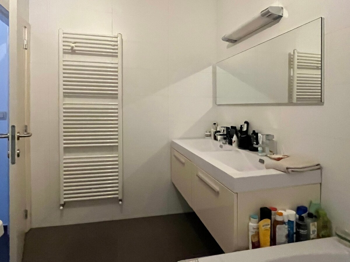 Gerieflijk appartement met 2 slaapkamers in Maasmechelen, gerenoveerd in 2012, EPC B 