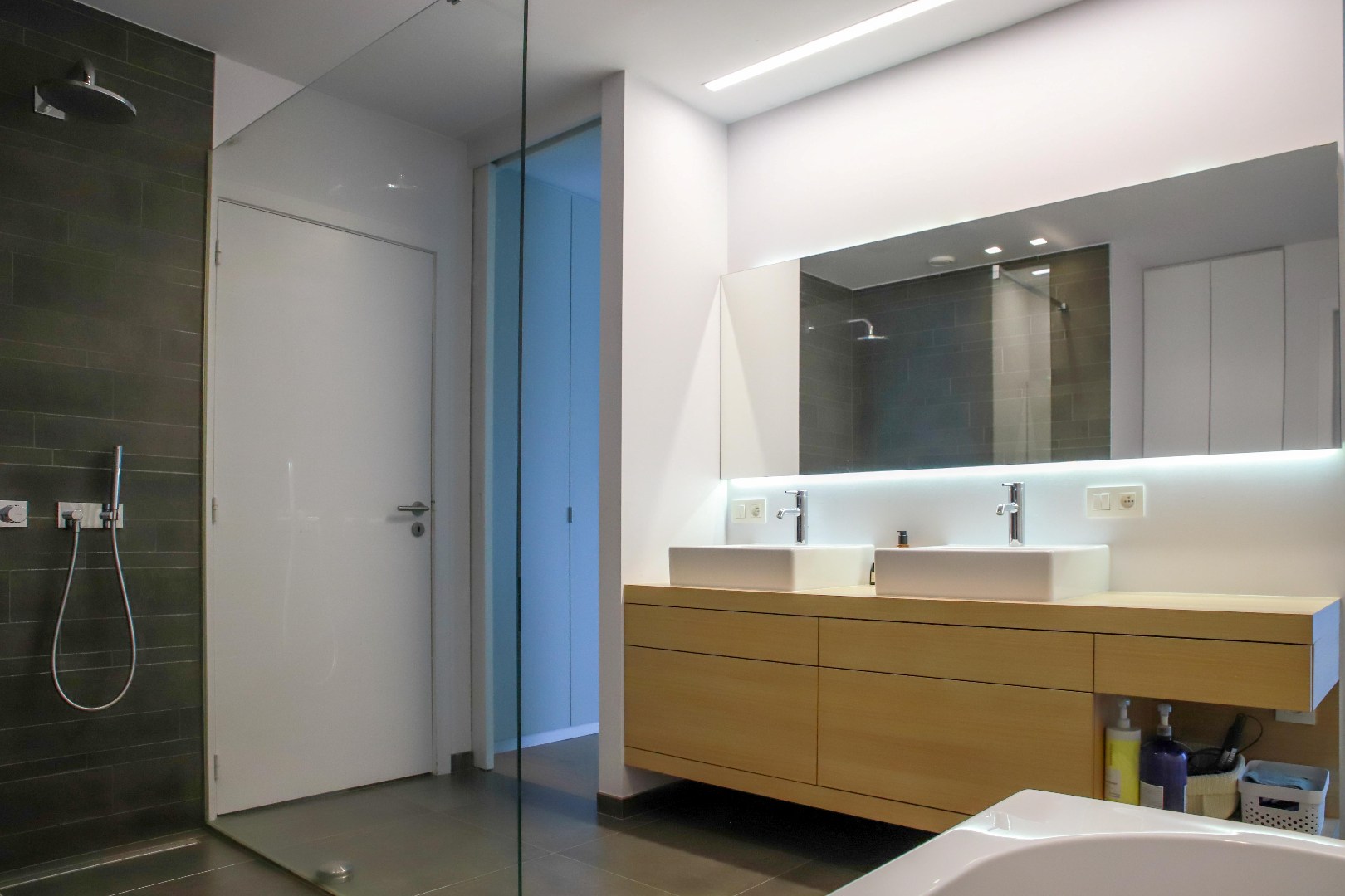 Ruime, instapklare,  alleenstaande woning met garage en tuin op 818 m² 