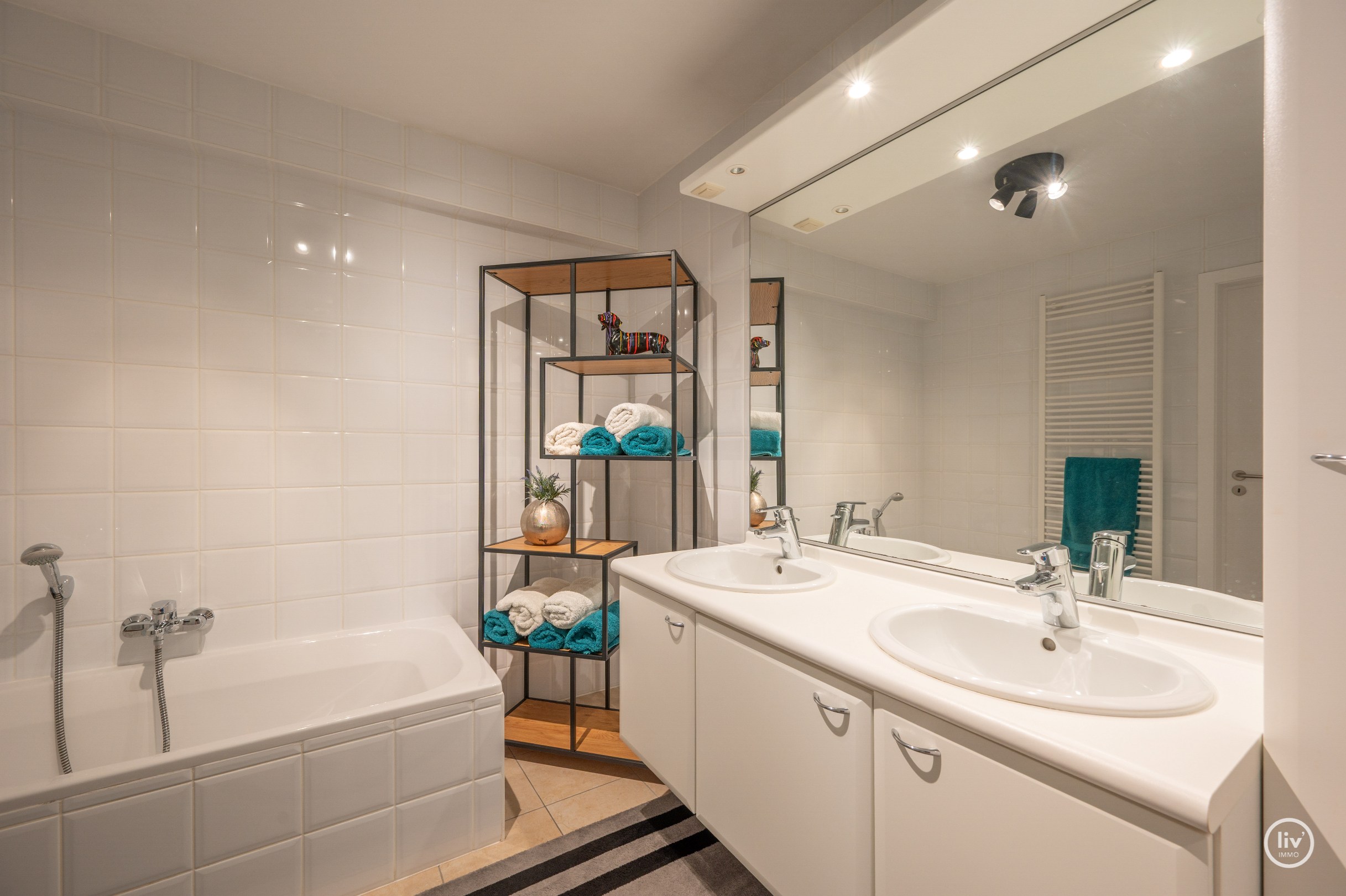 Superbe appartement en duplex de charme dans un emplacement de premier choix sur l'avenue Bayaux à Knokke. 