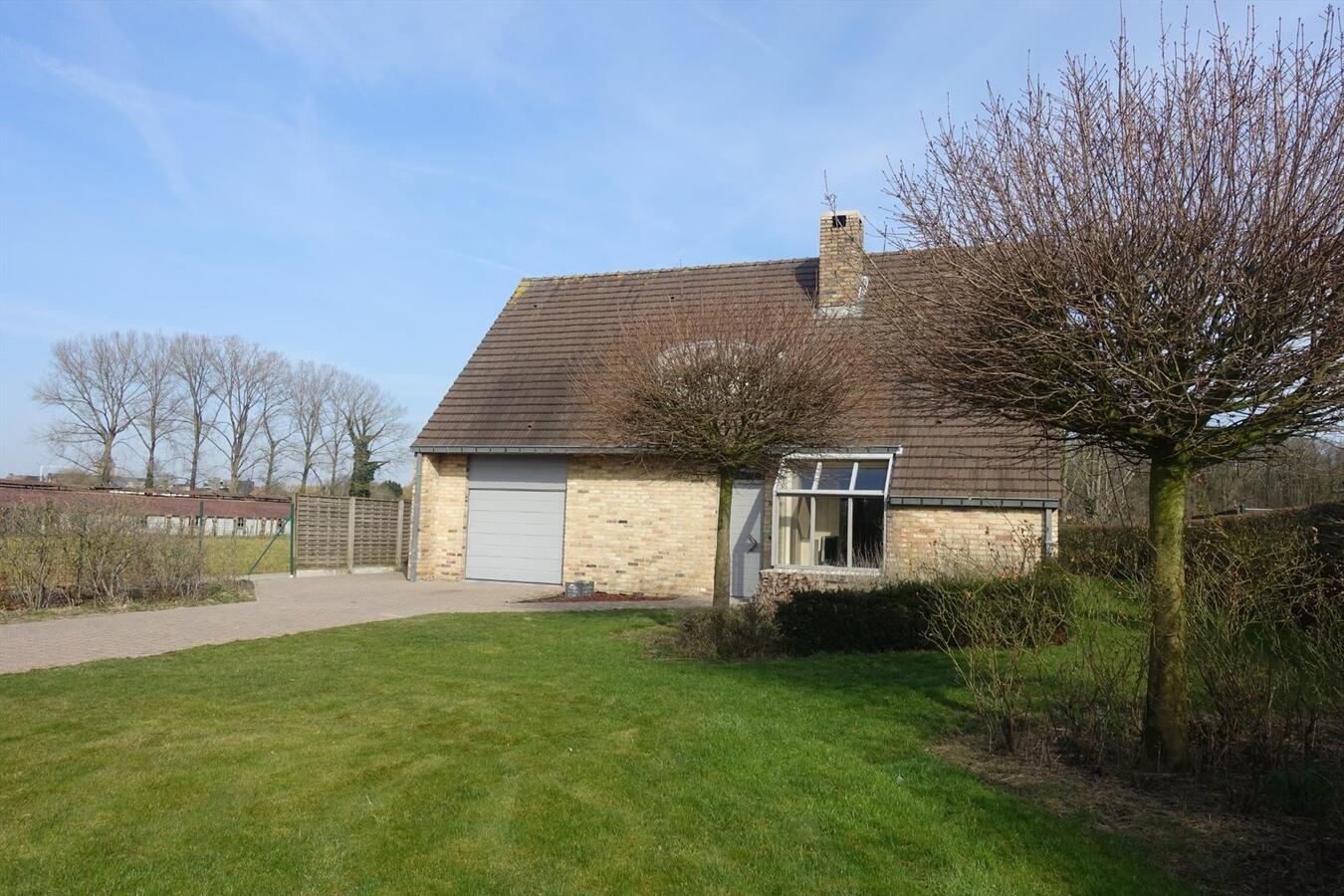 Residentieel gelegen, alleenstaande woning met achterliggende weide 