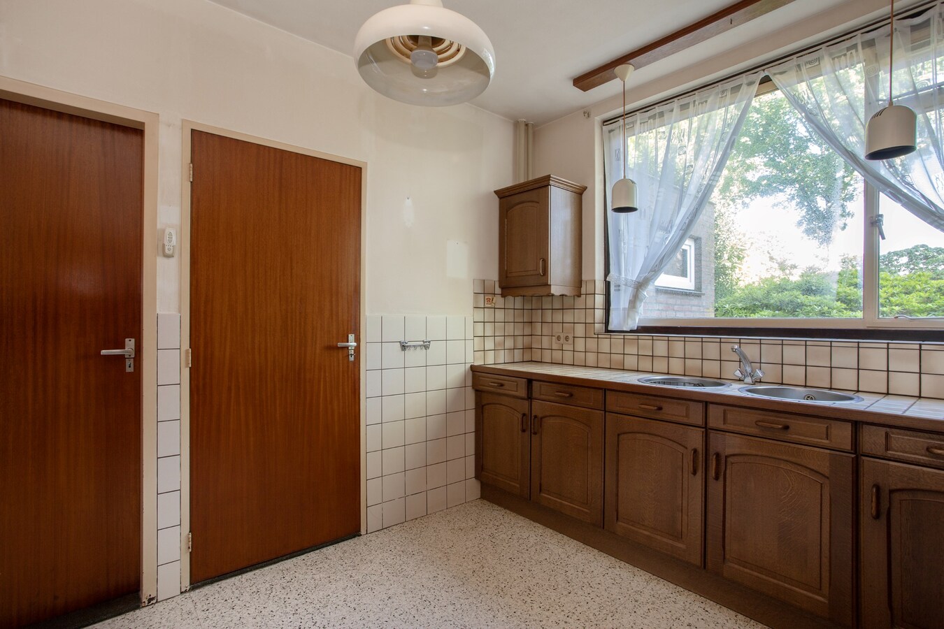 Vrijstaande woning gelegen op een rustige locatie op een kavel van maar liefst 450 m². 