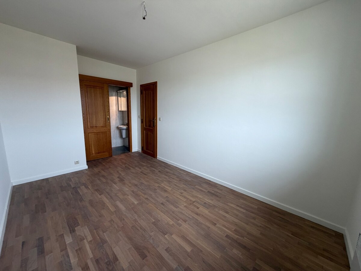 Ruim appartement met 2 terrassen nabij de Schelde. 