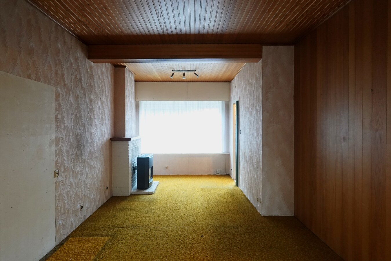 Te renoveren woning op uitstekende ligging in Varsenare 