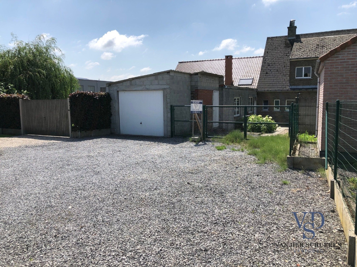 Degelijke, bijzonder ruime woning te Dikkelvenne. 