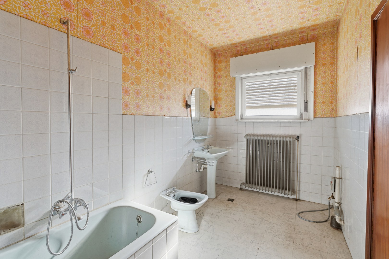 Hoeve "De Roeste Scheure" op een perceel van ca. 12.762 m² te Zedelgem 