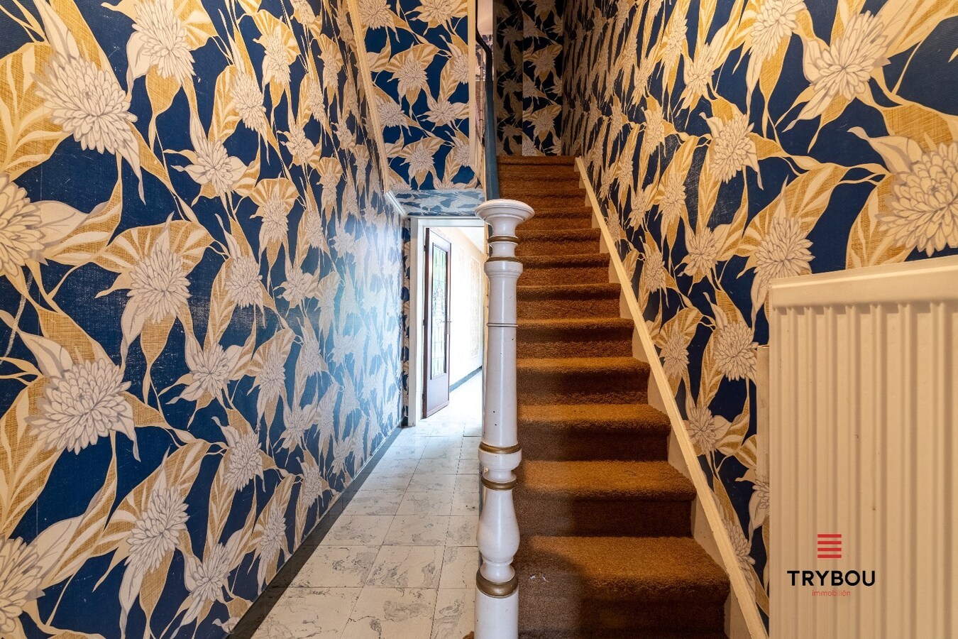 🏠 Te koop in het hart van Diksmuide – Woning met woon-winkelcombinatie en charmant stadstuintje 