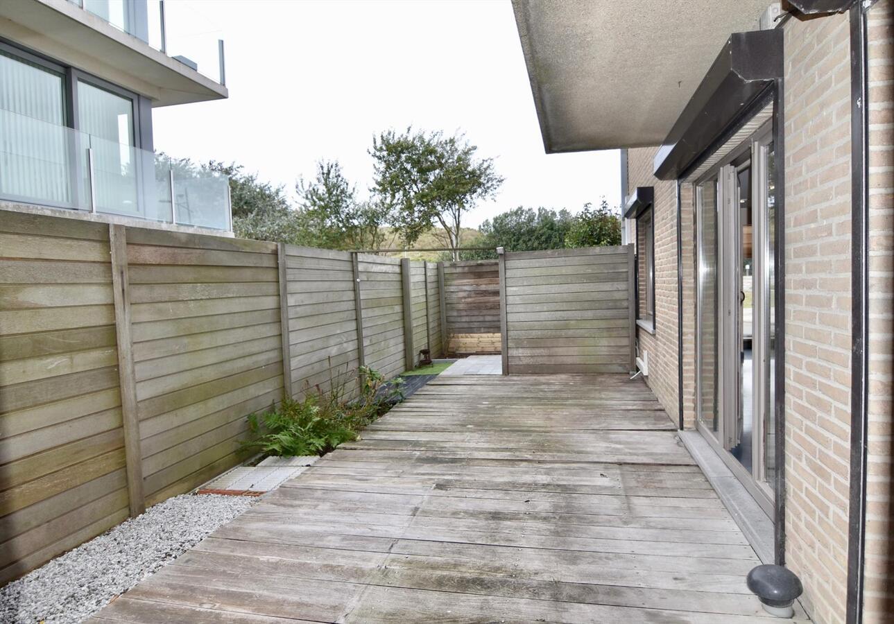 KLASSE APPARTEMENT OP TOPLIGGING AAN ZEE MET MAGNIFIEK TUIN-TERRAS 