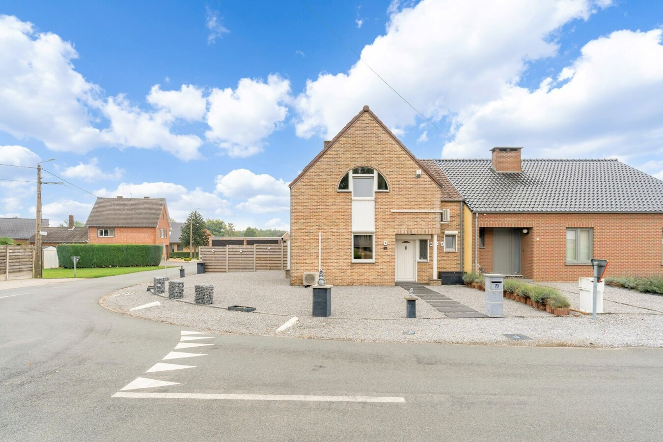 Gerenoveerde woning met tuin, garage en 3 slaapkamers in Opglabbeek - Perceeloppervlakte 684.00 - Bewoonbare oppervlakte 160.00 - Zuidoostelijke tuinoriëntatie 