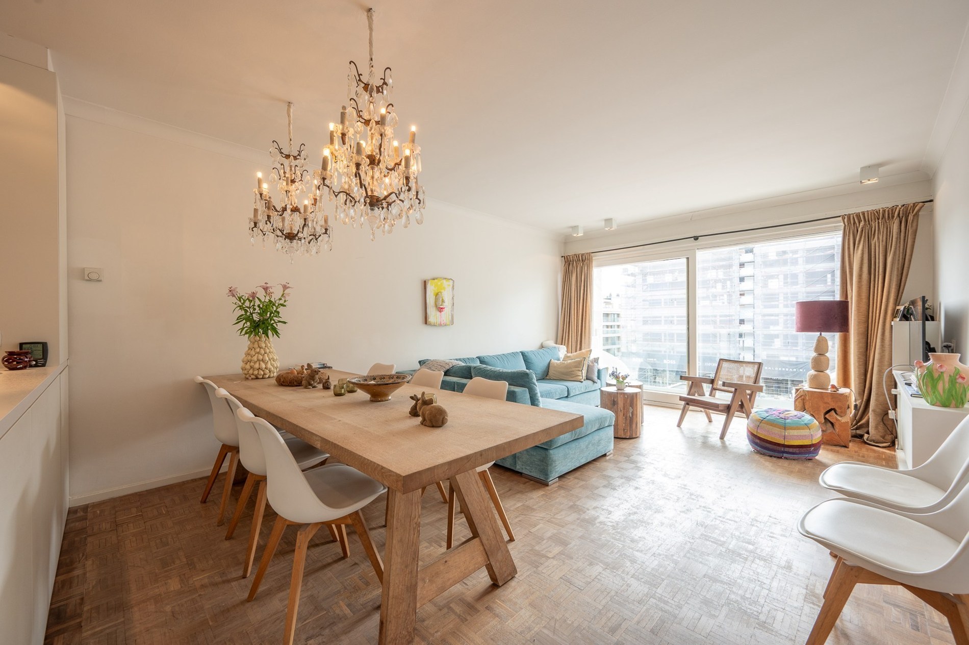 Appartement confortable avec terrasse ensoleillée et vue partielle sur la mer dans un emplacement de premier choix. 