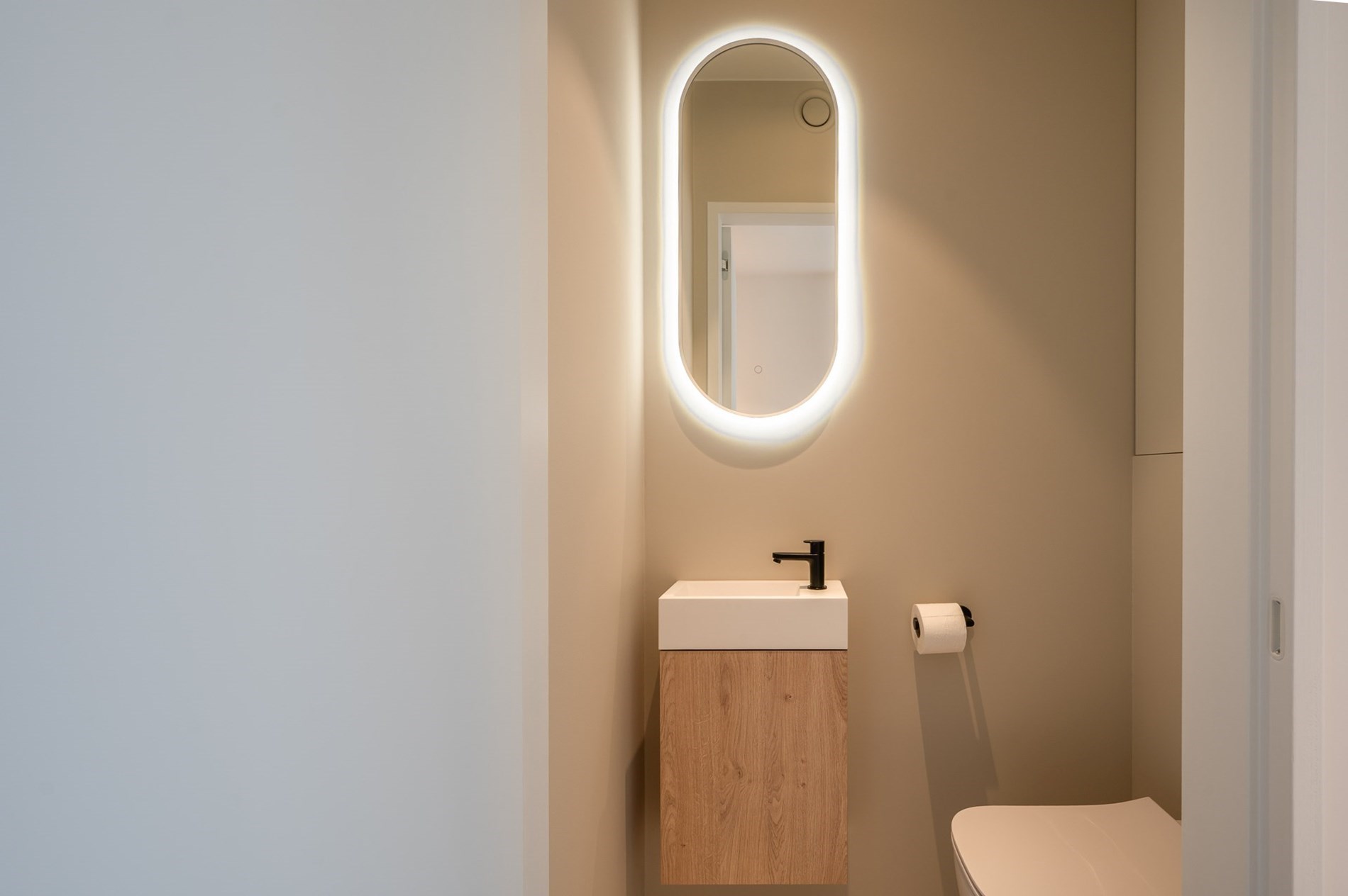 Volledig afgewerkt nieuwbouw app. met aangename zichten  gelegen in het centrum van Knokke. 