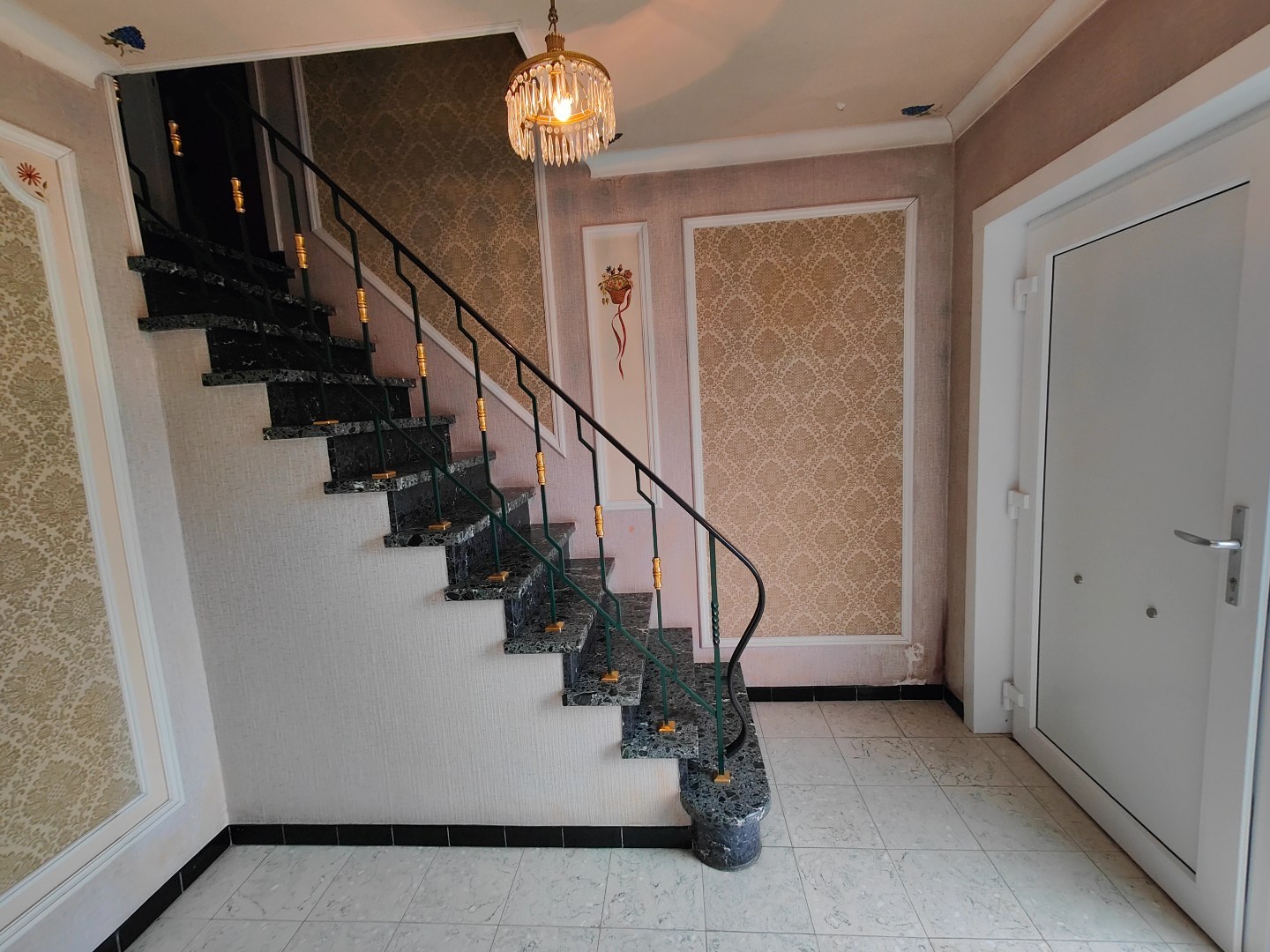 Halfopen woning met tuin en garage op 385 m² 