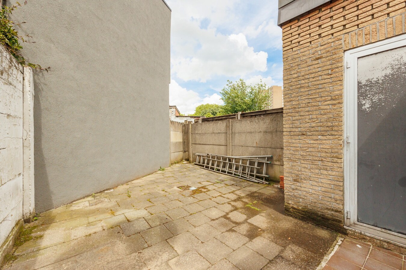 Te renoveren woning met 3 slpk en stadstuin te Hoboken! 