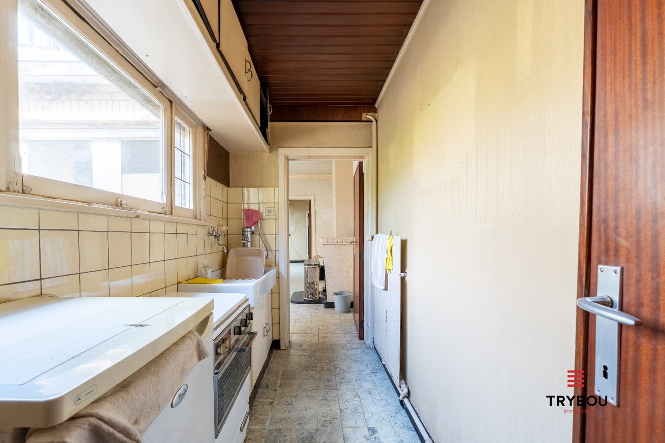 🏠 Te koop in het hart van Diksmuide – Woning met woon-winkelcombinatie en charmant stadstuintje 