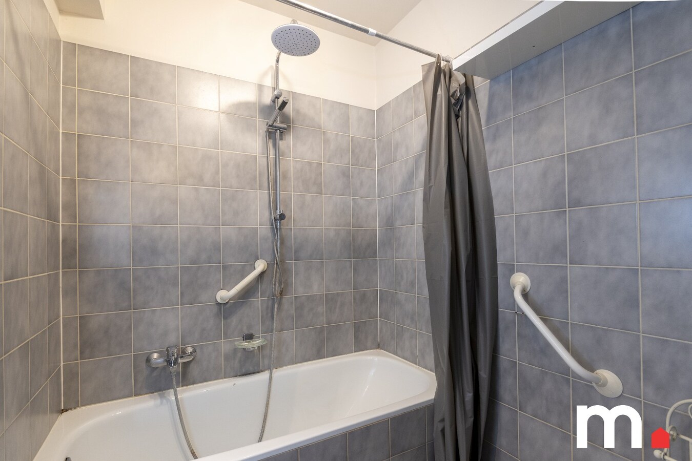 Lichtrijk instapklaar appartement  te Roeselare! INVESTERINGSOPPORTUNITEIT ! 